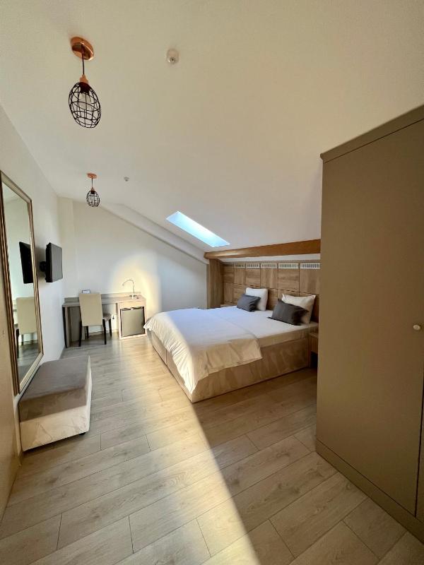 Economy Double Room image 3
