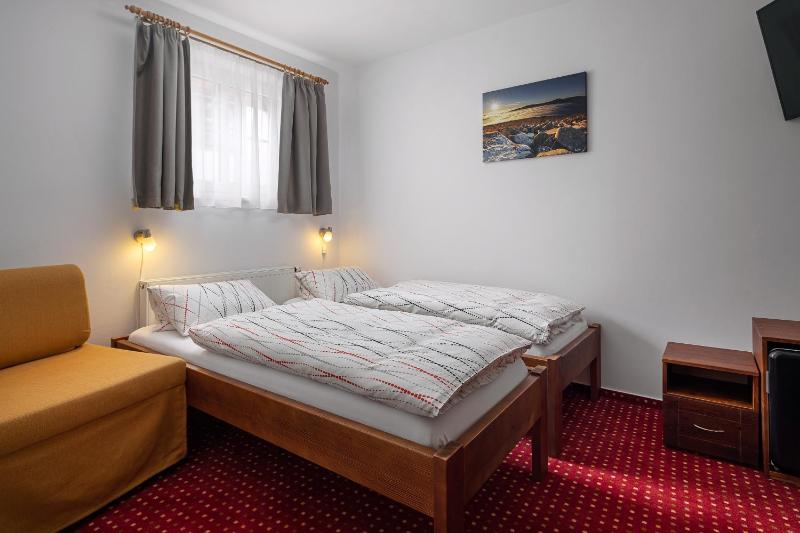 Twin Room image 1