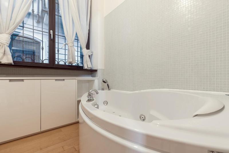 Two-Bedroom Apartment - Via Casale 5 image 3