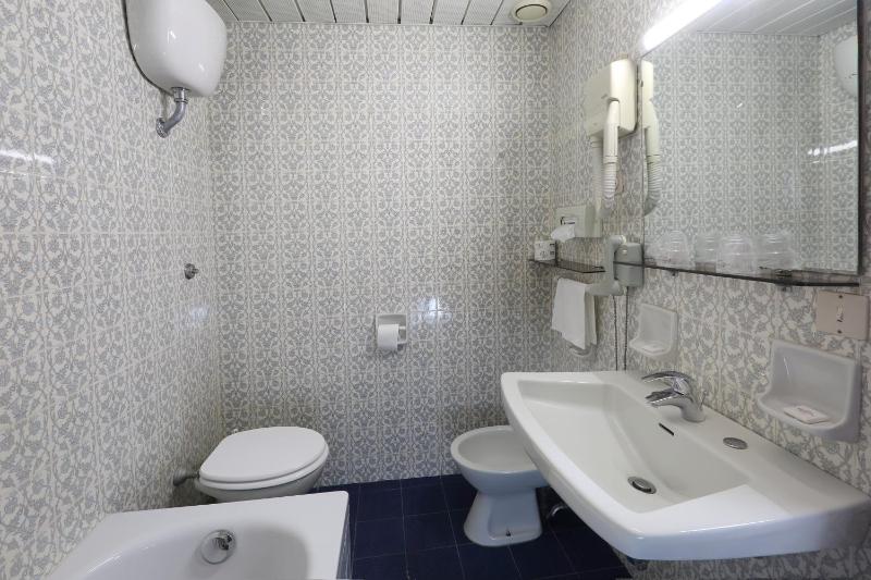 Triple Room with Sea View image 1