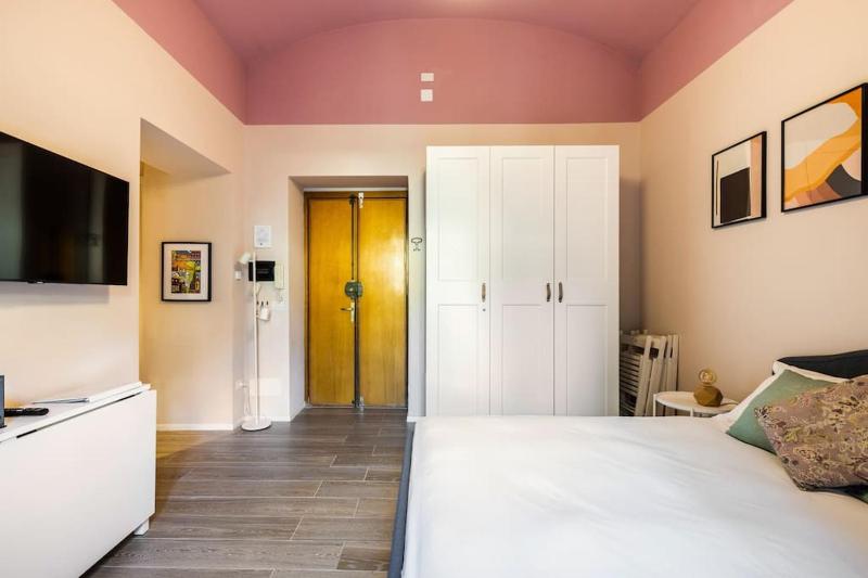 Santa Chiara Suites by Home4holidays - image 2