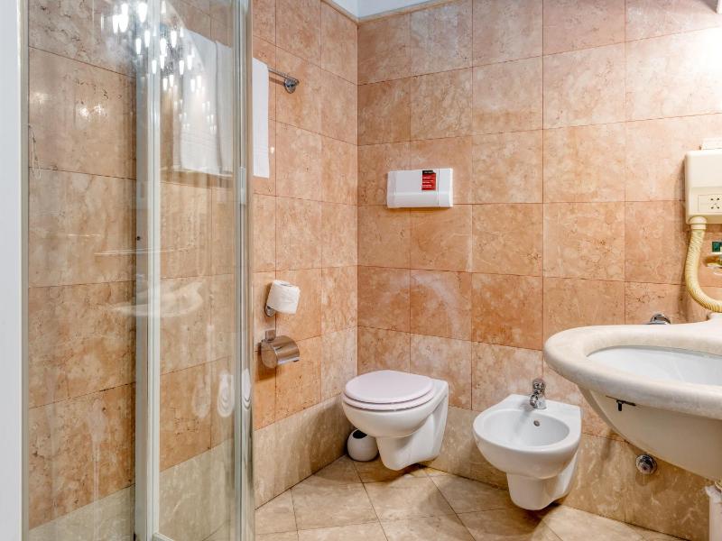 Comfort Double or Twin Room image 2