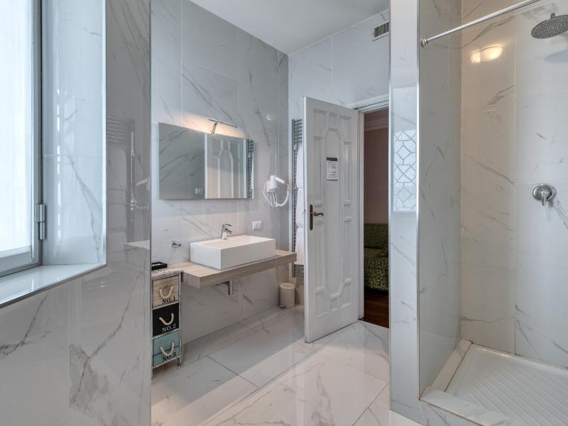 Deluxe Junior Suite image 4