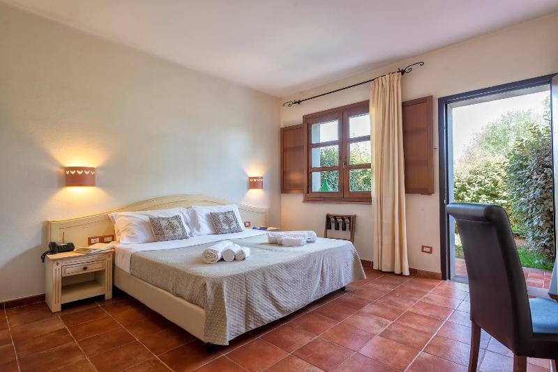 Deluxe Triple Room image 1
