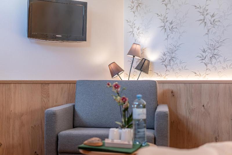 Budget Double Room image 4