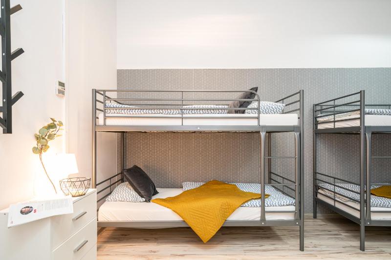 Absynt Hostel Wrocław - image 10
