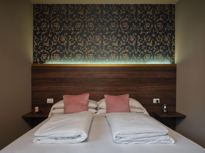 Standard Double Room image 1