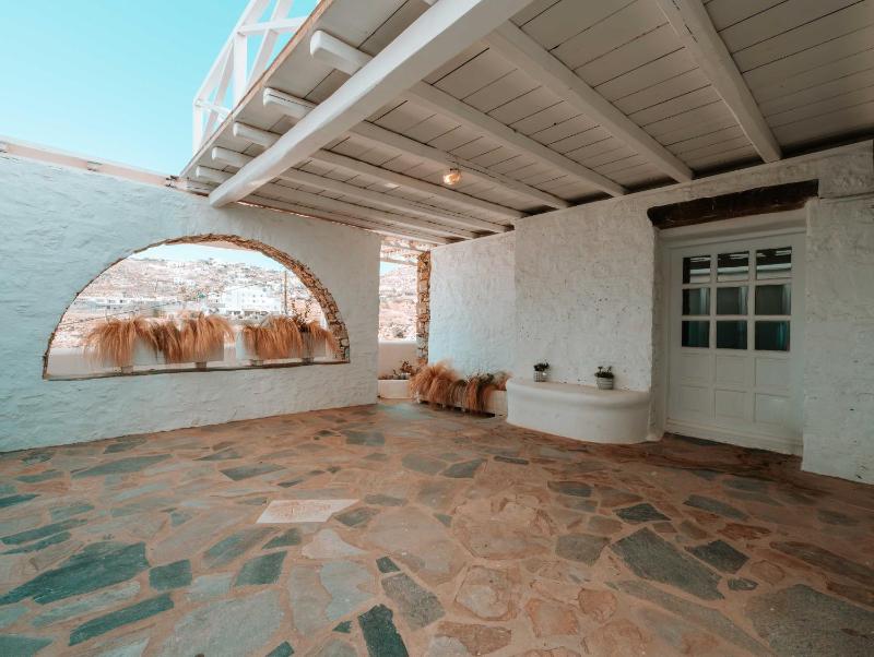 Friends & Family Suite with Surrounding View image 3