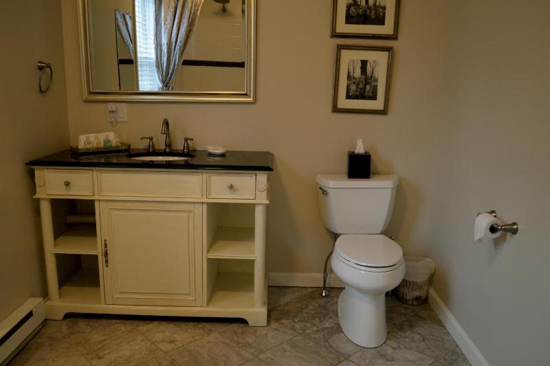 Standard Queen Room With Private bathroom image 2
