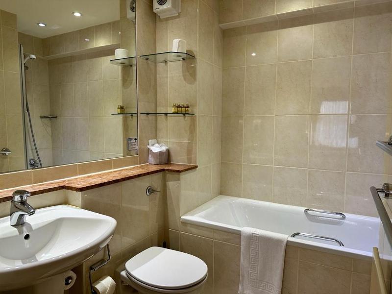 Standard Double Room image 3