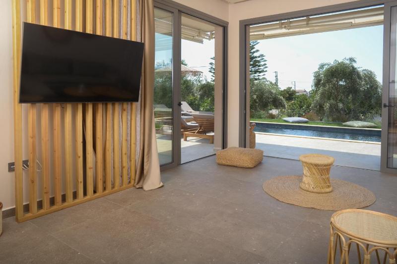 Elaia Grove - image 7