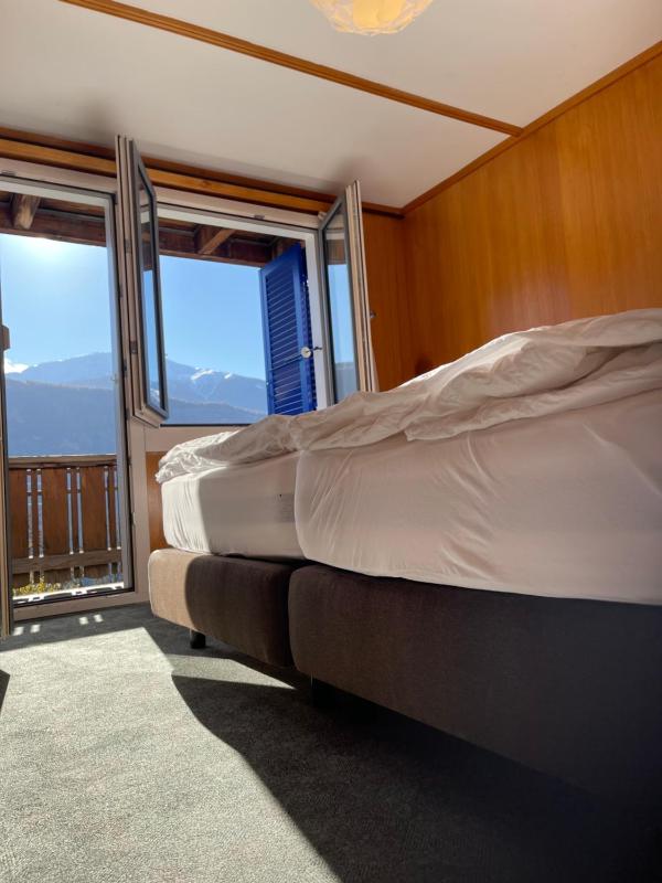 Double or Twin Room with Balcony and Mountain View image 1