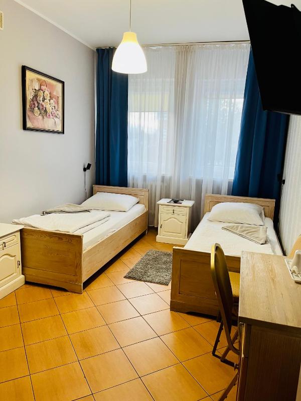Double or Twin Room image 4