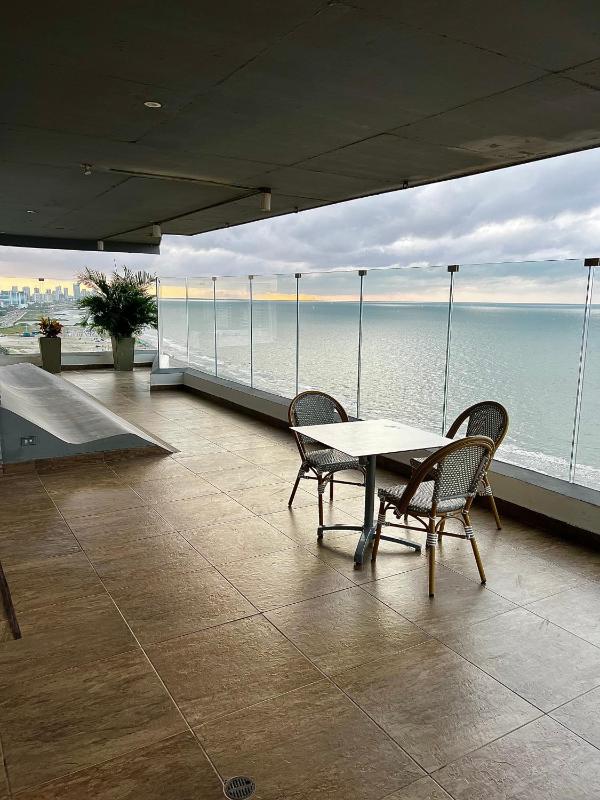 Hermoso apartamento con vista al mar y salida directa a la playa - image 11