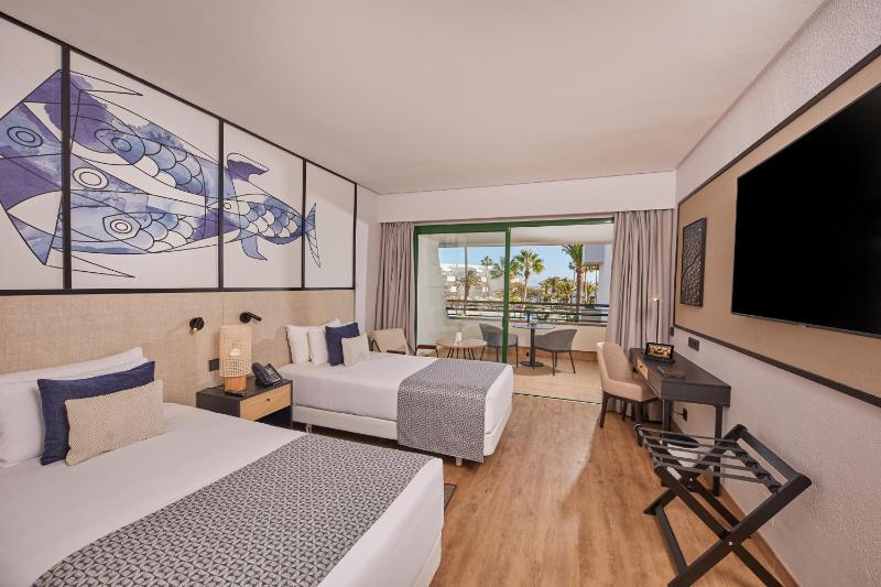 Preferred Club Double Room with Pool View image 3