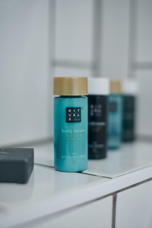 Superior Twin Room image 3