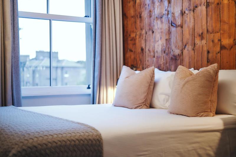 Petite Double Room image 1