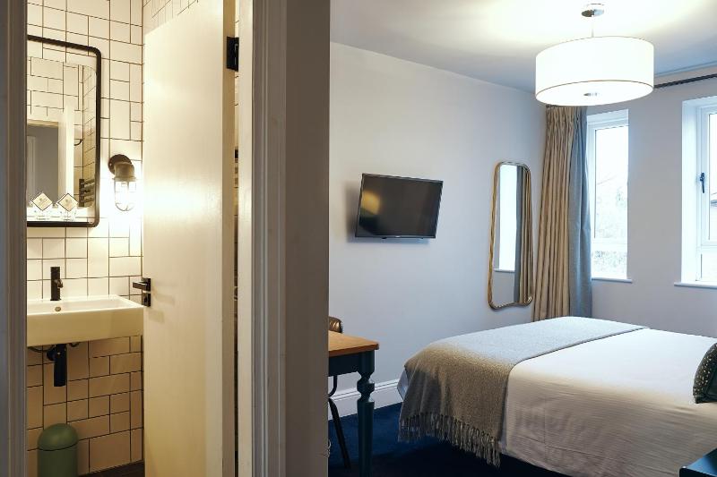 Standard Double Room image 1