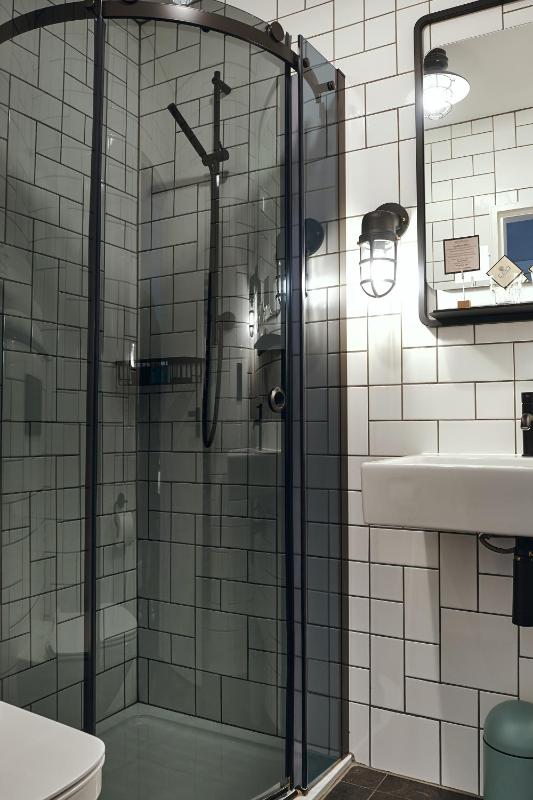 Standard Double Room image 3