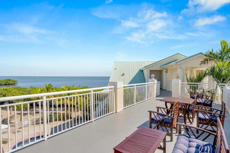 King Room with Ocean View - Non-Smoking image 4