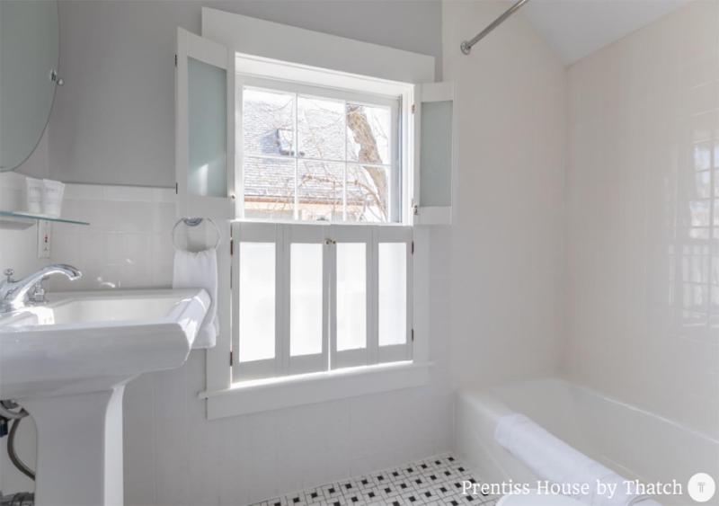 Deluxe King Suite image 2