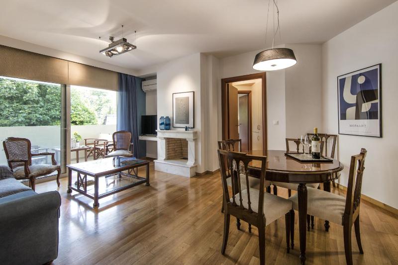 2 bedroom flat next to Acropolis - image 10