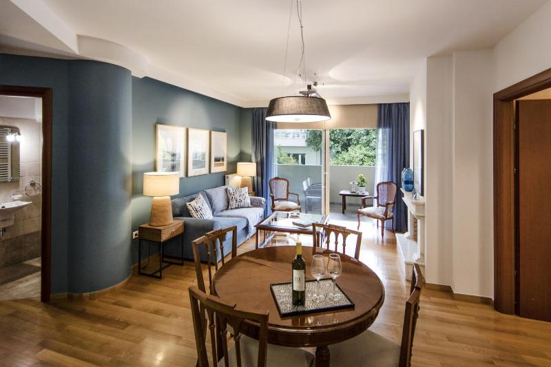 2 bedroom flat next to Acropolis - image 12
