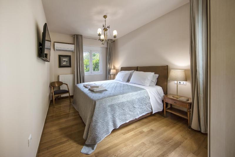 2 bedroom flat next to Acropolis - image 5