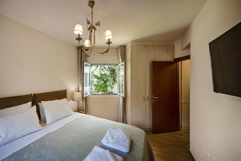2 bedroom flat next to Acropolis - image 8
