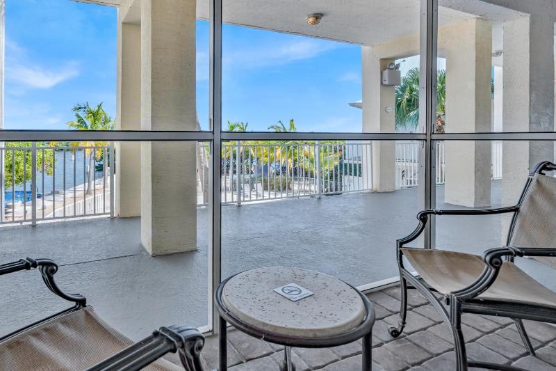 One-Bedroom King Suite with Ocean View - Non-Smoking image 2