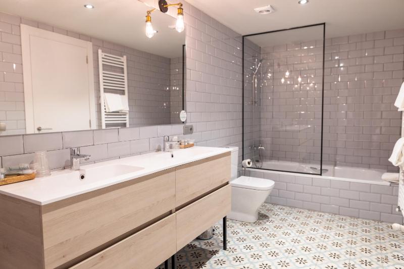 Classic Quadruple Room image 4