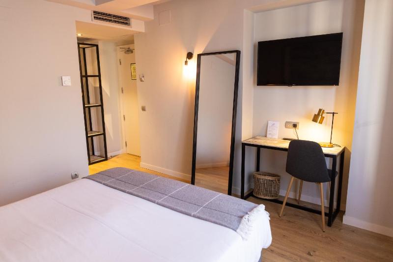 Double Room image 4