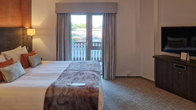 Deluxe Double Room with Extra Bed image 1