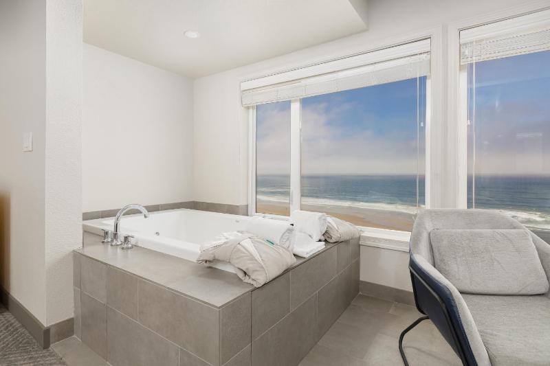 Surfland Hotel - image 18
