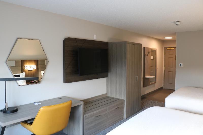 Standard Room with Two Queen Beds image 3
