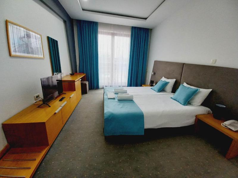Deluxe Double Room (2 Adults + 1 Child) image 2