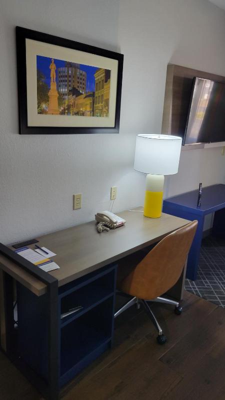 King Suite - Accessible/Non-Smoking image 2