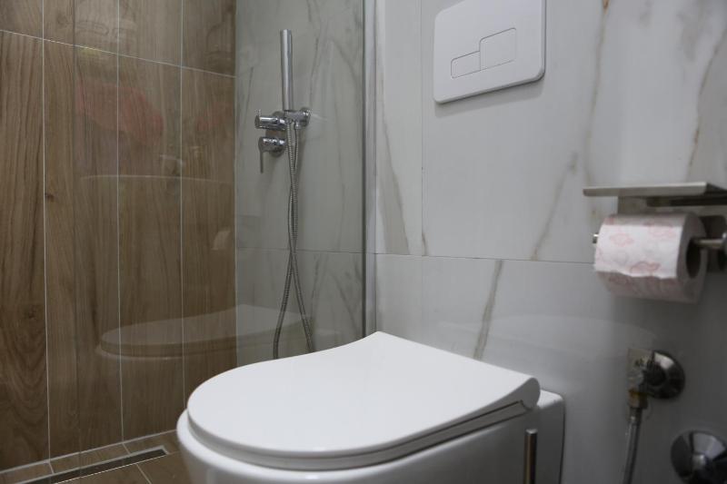 Blloku Studio Apartament - image 7