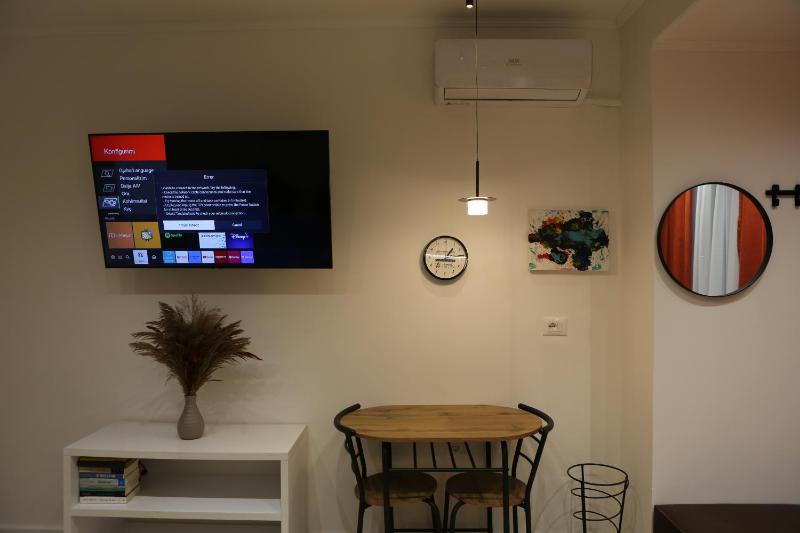 Blloku Studio Apartament - image 5