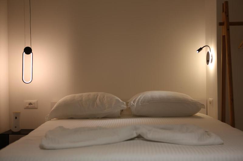 Blloku Studio Apartament - image 3