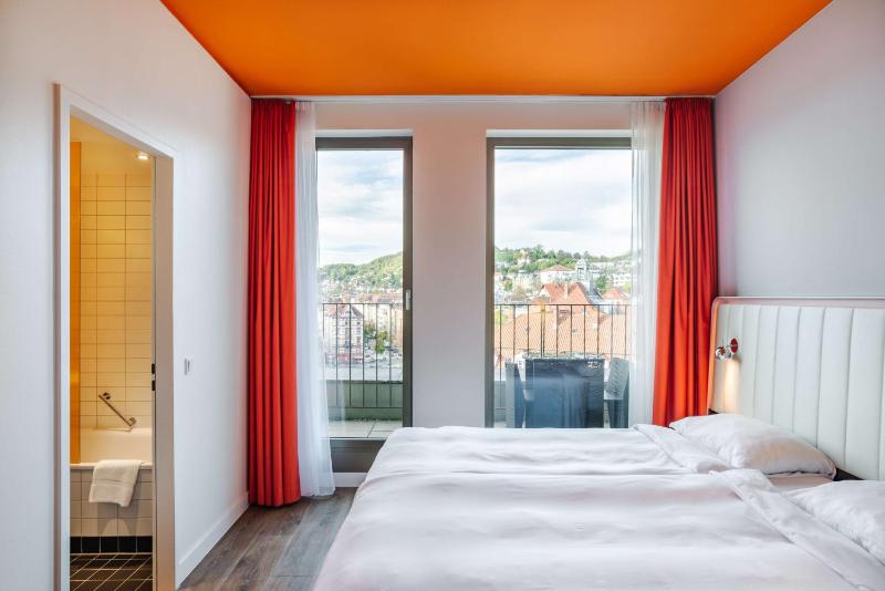 Superior Room with Balcony image 4