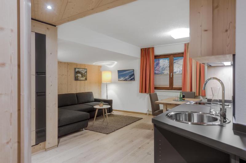 One-Bedroom Apartment image 4