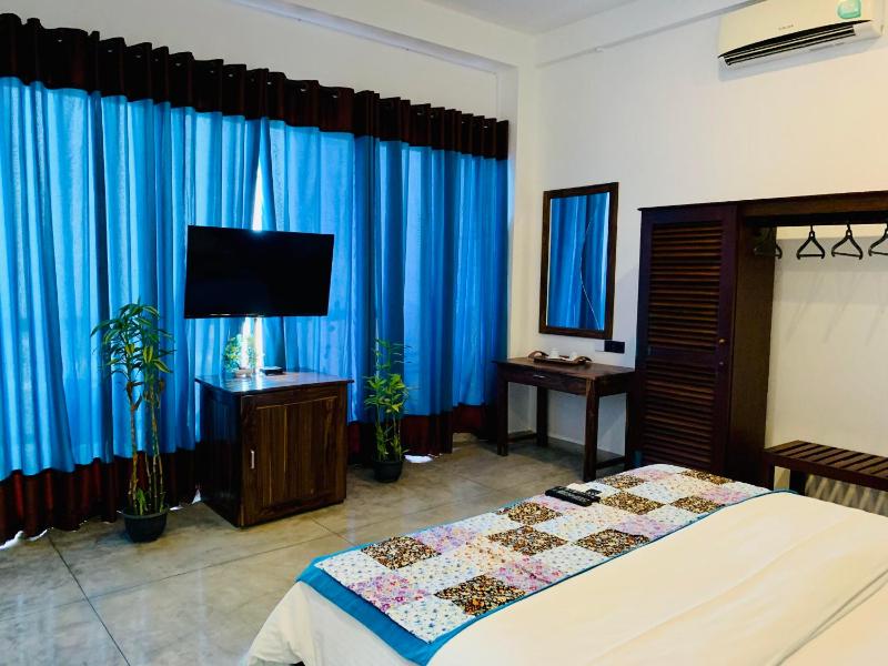 Funky Hotel - image 13