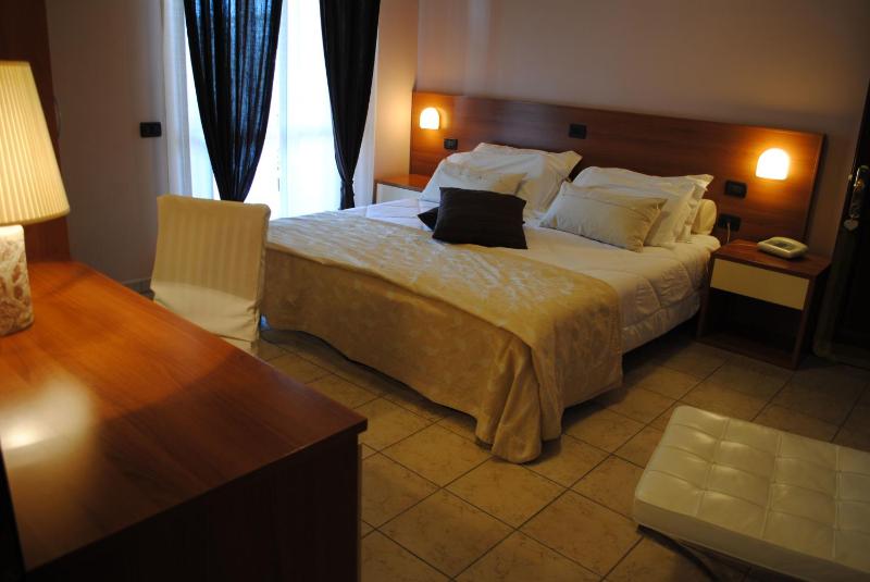 Standard Double Room image 2