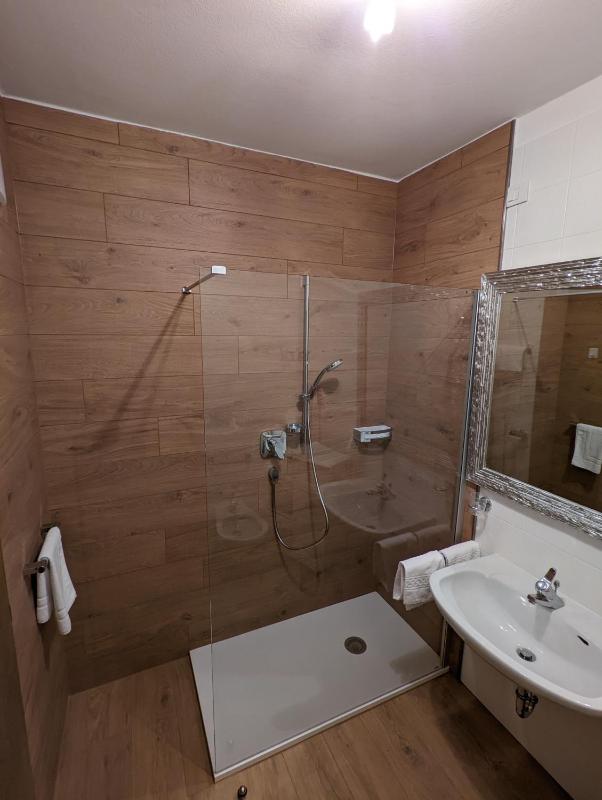 One-Bedroom Apartment image 2