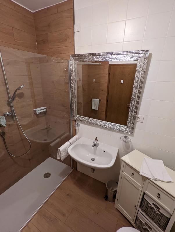 One-Bedroom Apartment image 3