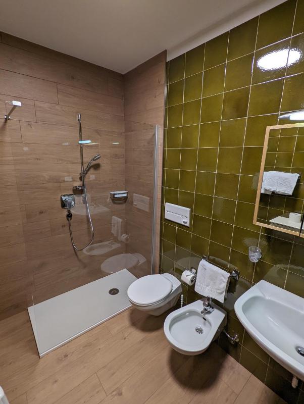 One-Bedroom Apartment with Balcony image 3