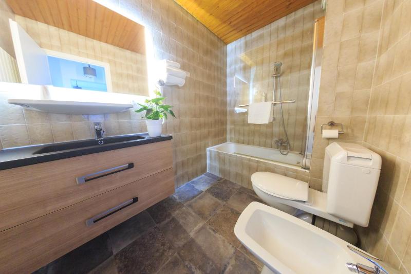 Small Double Room image 4