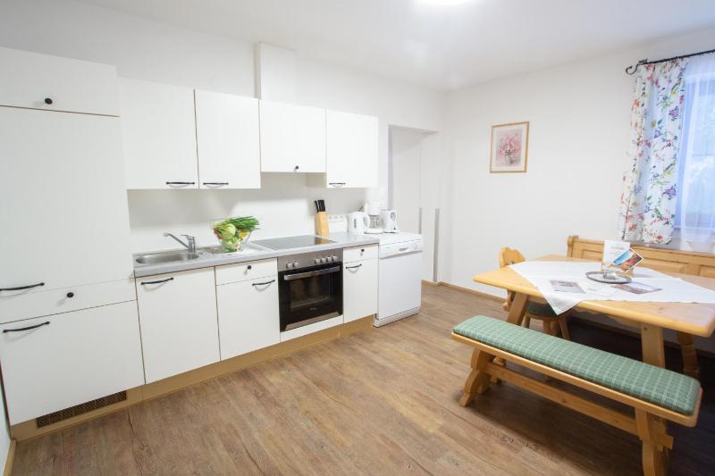Two-Bedroom Apartment with Mountain View and Balcony Top 1 image 3