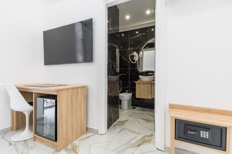 Standard Double or Twin Room image 4